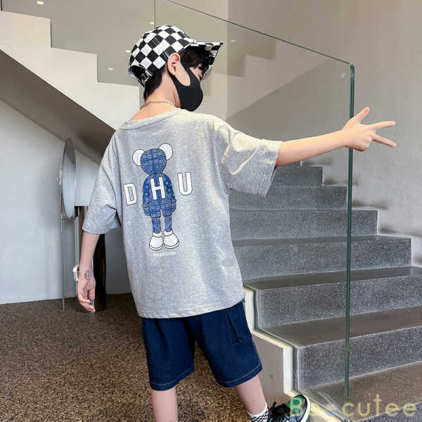 グレー/Tシャツ+ダークブルー/パンツ