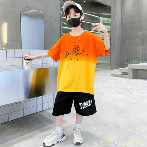 オレンジ/Tシャツ+ブラック/ショートパンツ